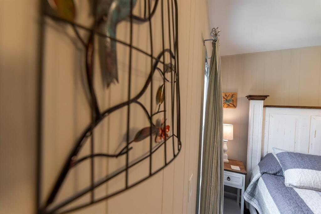 The Cardinal Nest A Cozy Cottage On Main St Saint Charles Exteriör bild